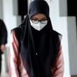 Farah Wahida Zainuddin hadir ke Mahkamah Sesyen bagi menghadapi pertuduhan tuntutan palsu insentif PERKESO.