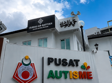Suasana Surau Ar-Rayyan di Taman Bilian Mewah yang dibina dengan konsep mesra autisme bagi menyediakan persekitaran ibadah lebih selesa untuk kanak-kanak autisme dan keluarga.
