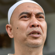 Bekas penyampai radio Ismahalil Hamzah dijatuhi hukuman penjara 30 tahun oleh Mahkamah Rayuan selepas disabitkan atas kesalahan mengedar dadah.