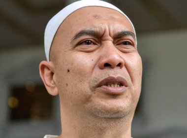 Bekas penyampai radio Ismahalil Hamzah dijatuhi hukuman penjara 30 tahun oleh Mahkamah Rayuan selepas disabitkan atas kesalahan mengedar dadah.