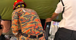 Pasukan bomba mengeluarkan jari kanak-kanak lima tahun yang tersepit pada eskalator