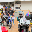 Polis trafik Hat Yai menjalankan pemeriksaan terhadap penunggang motosikal Malaysia