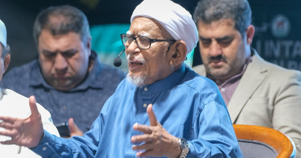 Tiga pimpinan PKR membuat laporan polis terhadap Abdul Hadi Awang di Balai Polis Cheras