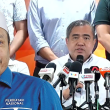 Ahmad Fadhli Shaari mempersoalkan tindakan Anthony Loke meneruskan tugas rasmi selepas mengumumkan hasrat meletakkan jawatan.