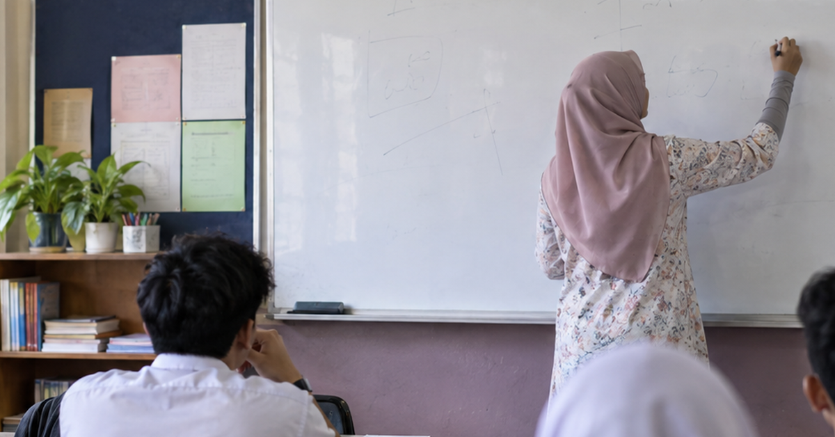 Surat murid Tingkatan Dua yang meminta gurunya memakai sarung lengan ketika mengajar.