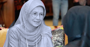 Siti Nurhaliza mengenang kenangan bersama Allahyarhamah Tun Dr Siti Hasmah Mohamad Ali.