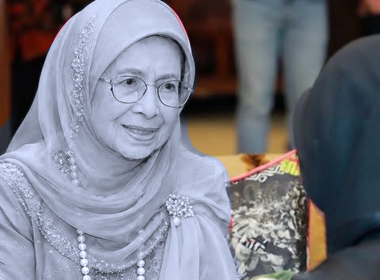 Siti Nurhaliza mengenang kenangan bersama Allahyarhamah Tun Dr Siti Hasmah Mohamad Ali.