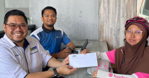 Ibu tunggal OKU bekerja sebagai penghantar makanan menggunakan basikal