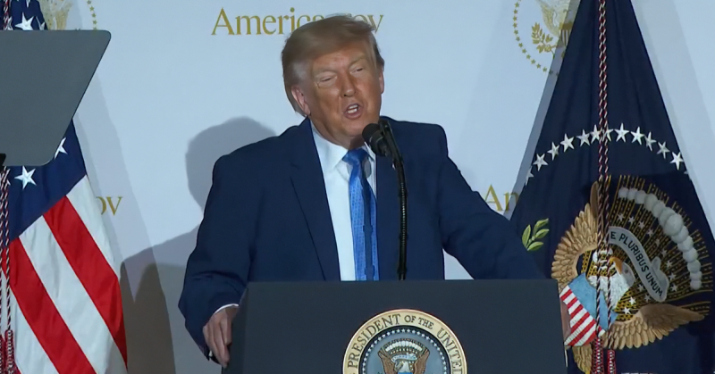 Donald Trump umum penggunaan istilah Super Intelligence menggantikan AI dalam kerajaan AS
