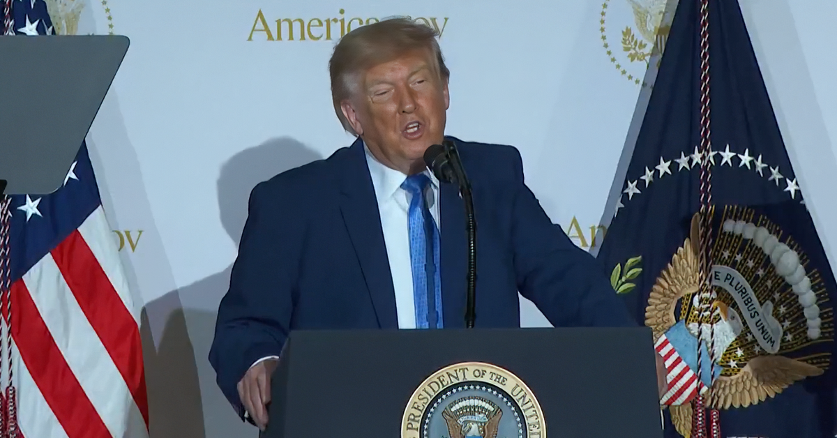 Donald Trump umum penggunaan istilah Super Intelligence menggantikan AI dalam kerajaan AS