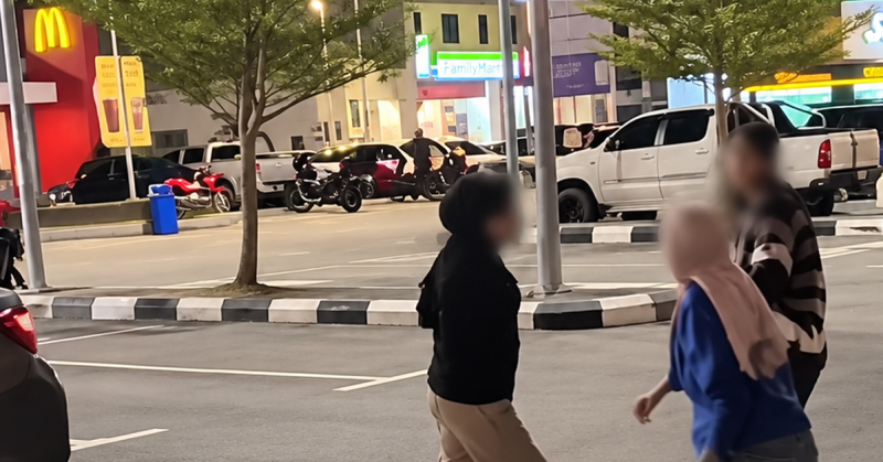 Pergaduhan tiga remaja perempuan di Dataran Melang Kuala Pilah tular di media sosial