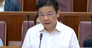 Perdana Menteri Singapura Lawrence Wong ketika menyampaikan kenyataan mengenai pelarasan gaji pemimpin politik