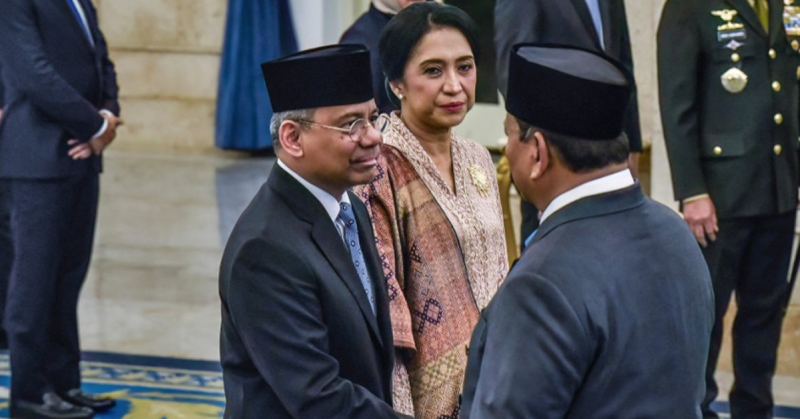 Prabowo Subianto melantik Suahasil Nazara sebagai Menteri Kewangan Indonesia menggantikan Purbaya Yudhi Sadewa.
