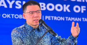 Menteri Perumahan dan Kerajaan Tempatan Nga Kor Ming mengulas gelaran Menteri Tandas dan pencapaian kebersihan tandas Petron Malaysia.
