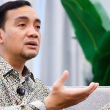 Menteri Besar Johor Datuk Onn Hafiz Ghazi menafikan dakwaan penglibatan JCorp dalam kebakaran hutan di Indonesia.
