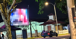 Sistem paparan LED di sekitar bandar Kluang, Johor yang dilaporkan digodam sehingga memaparkan kandungan tidak senonoh.