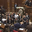 Pergaduhan antara wakil rakyat kerajaan dan pembangkang ketika persidangan Parlimen Armenia.