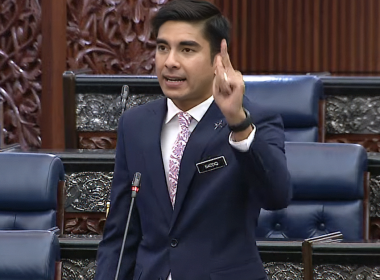 Ahli Parlimen Muar, Syed Saddiq Syed Abdul Rahman membahaskan isu jerebu rentas sempadan dan mencadangkan tindakan tegas terhadap aktiviti pembakaran hutan.