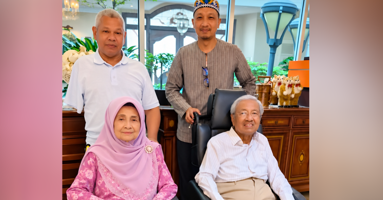 Tun Siti Hasmah bertemu ‘Mangoesteen Boy’ selepas hampir 60 tahun menyimpan kisahnya dalam ingatan.