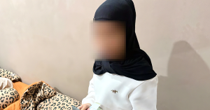 Jabatan Imigresen Malaysia menahan wanita Indonesia yang disyaki menjadi ejen imigresen haram di Shah Alam.