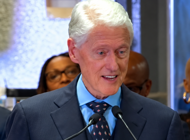 Bekas Presiden Amerika Syarikat, Bill Clinton berucap mengenai penghinaan terhadap umat Islam dan berkongsi kisah anak perempuannya membaca al-Quran.