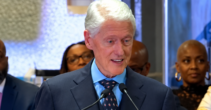 Bekas Presiden Amerika Syarikat, Bill Clinton berucap mengenai penghinaan terhadap umat Islam dan berkongsi kisah anak perempuannya membaca al-Quran.