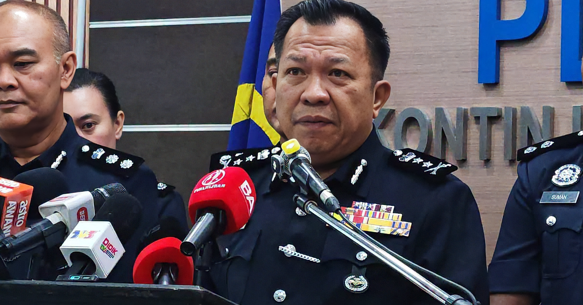 Pemangku Pesuruhjaya Polis Sarawak DCP Saifullizan Ishak memberi penjelasan mengenai siasatan kes pelajar serang guru menggunakan kapak di Kuching.